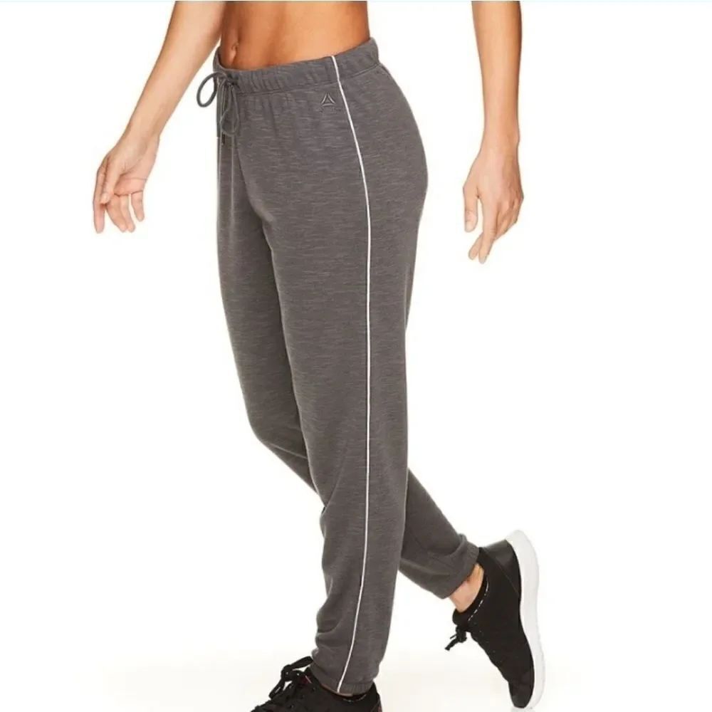 Reebok edge 7/8 length Elastic cuff pant size med.